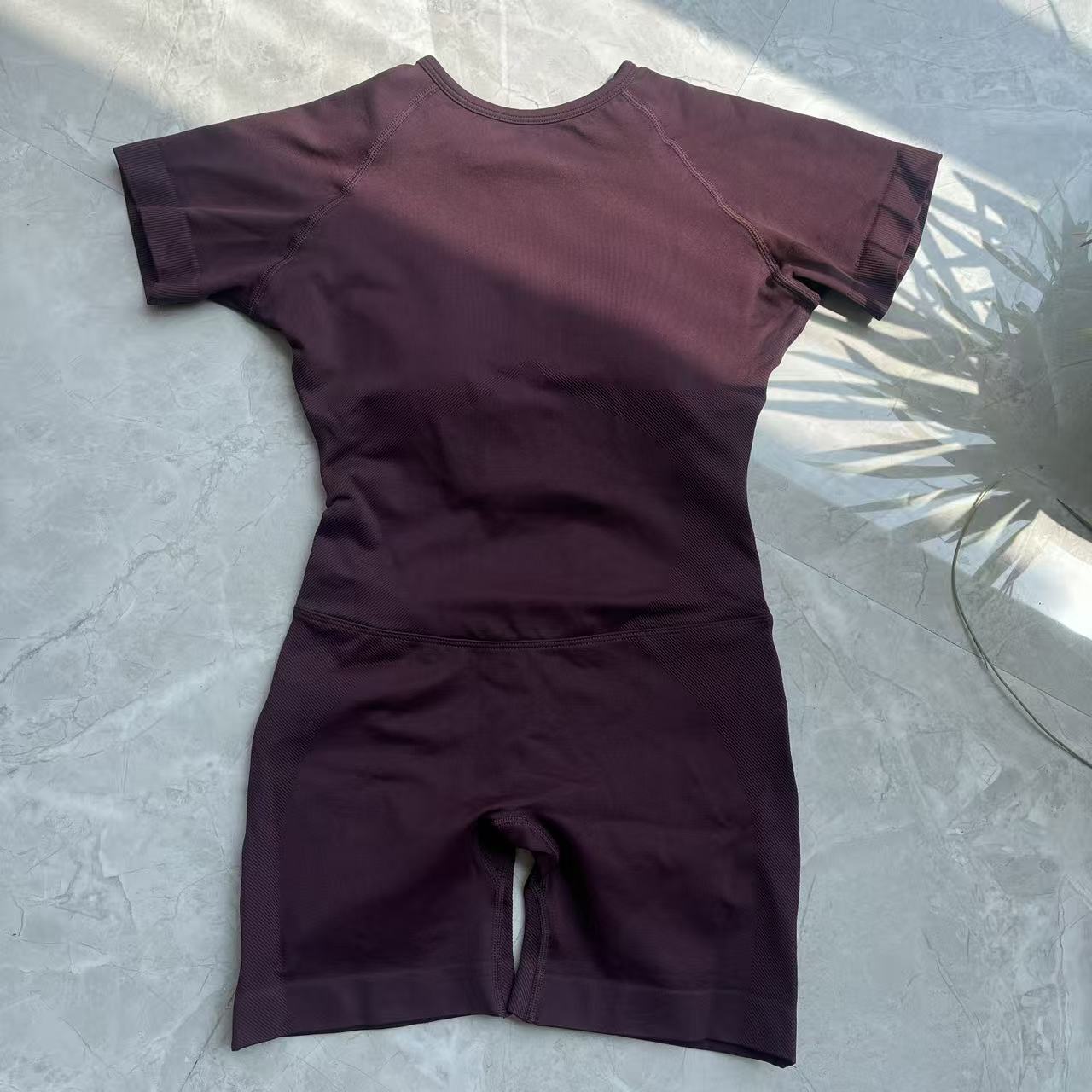 Short-sleeved backless one-pie - đánh giá và giá Yoga Fitness Dress
